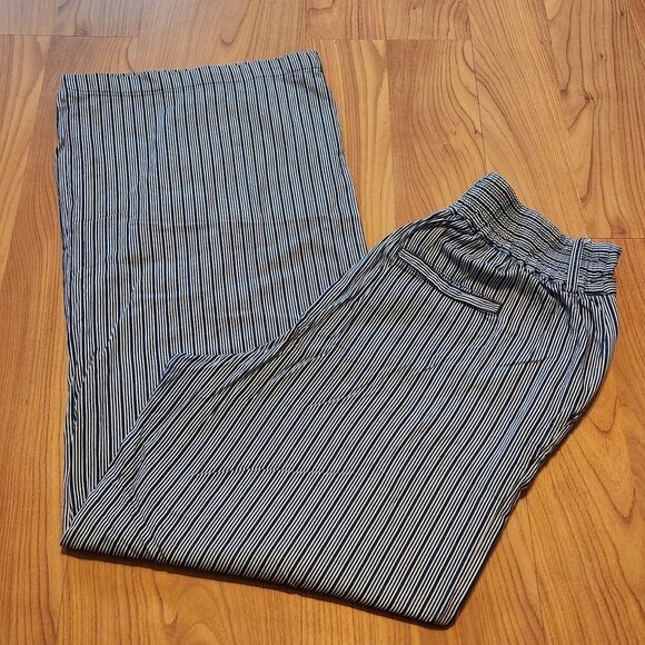 A New Day Striped Wide Leg Pants || EUC || Med - Picture 8 of 14